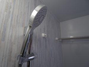 川越市新築戸建住宅バスルームのシャワーバー画像です。